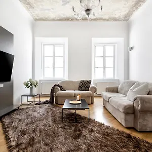 Apartment Castle View Palace
